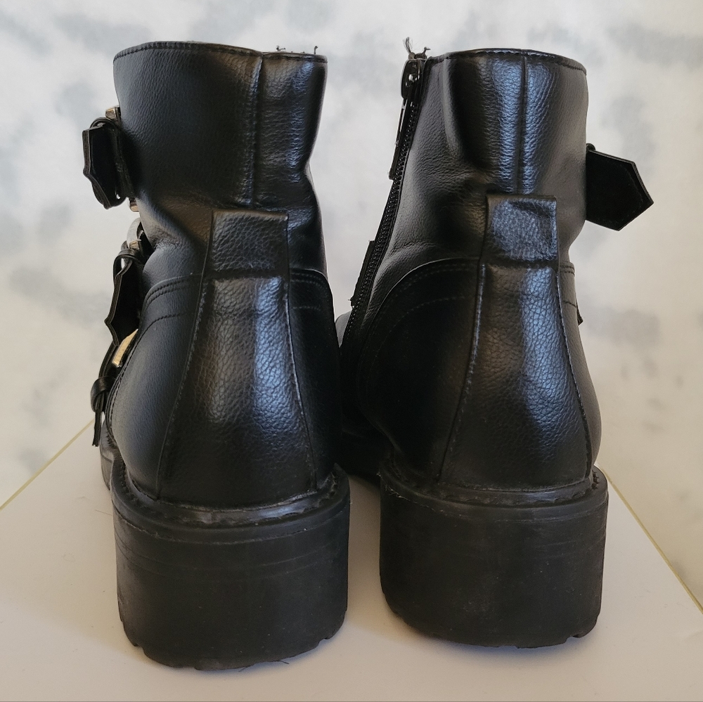 London Rebel multi buckle flat boots in black Size 7 - Picture 3 of 5